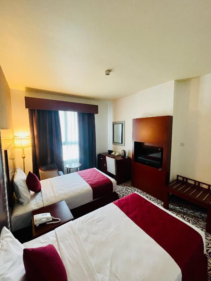 Mra Grand Hotel Dubaj Kültér fotó